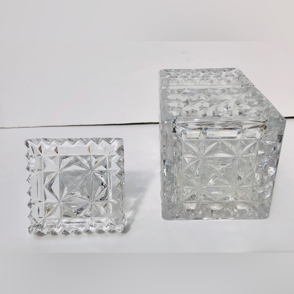 VINTAGE CRYSTAL SQUARE LIQUOR DECANTER W/STOPPER 9.5 " DIAMOND CUT - Picture 7 of 7